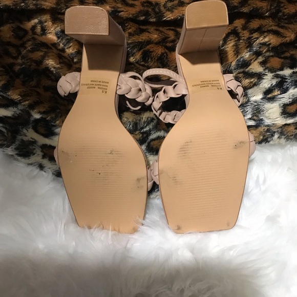 ▪️🖤▪️NWOT▪️🖤▪️STUNNING BEIGE SQUARE - TOED HEEL . . . - Picture 7 of 9